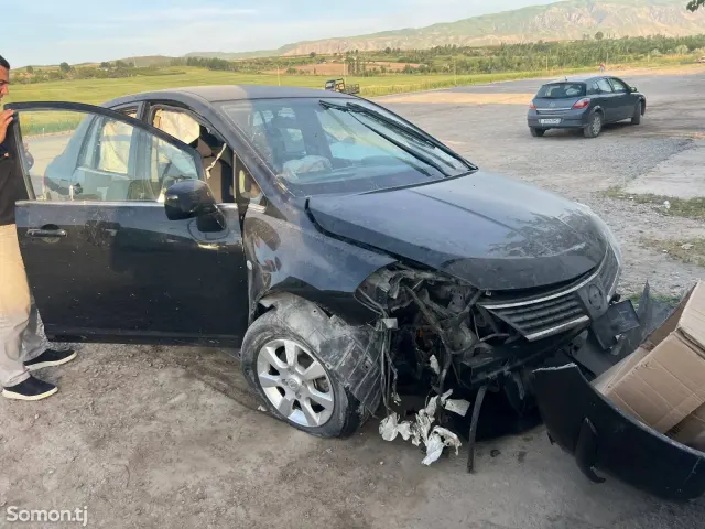 Nissan Tiida 2008 · MT