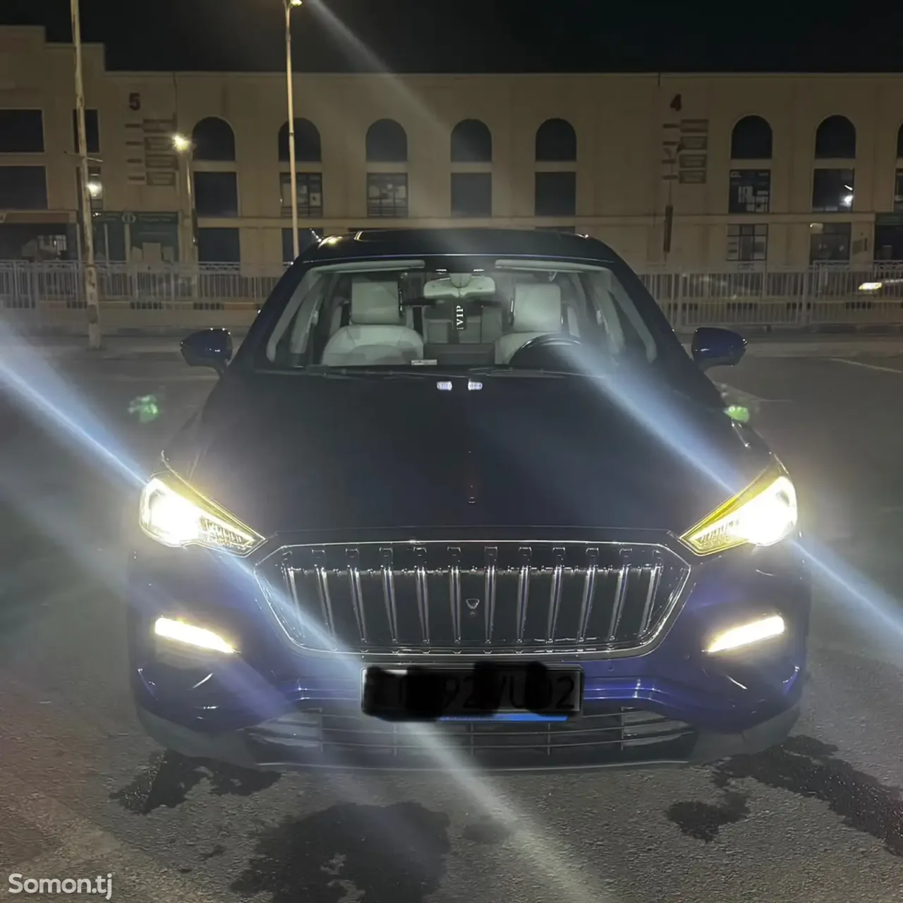 Hongqi E-HS3 2019 · AT