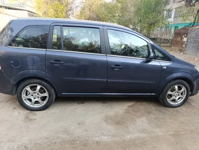 Opel Zafira 2008 · 1.6 MT