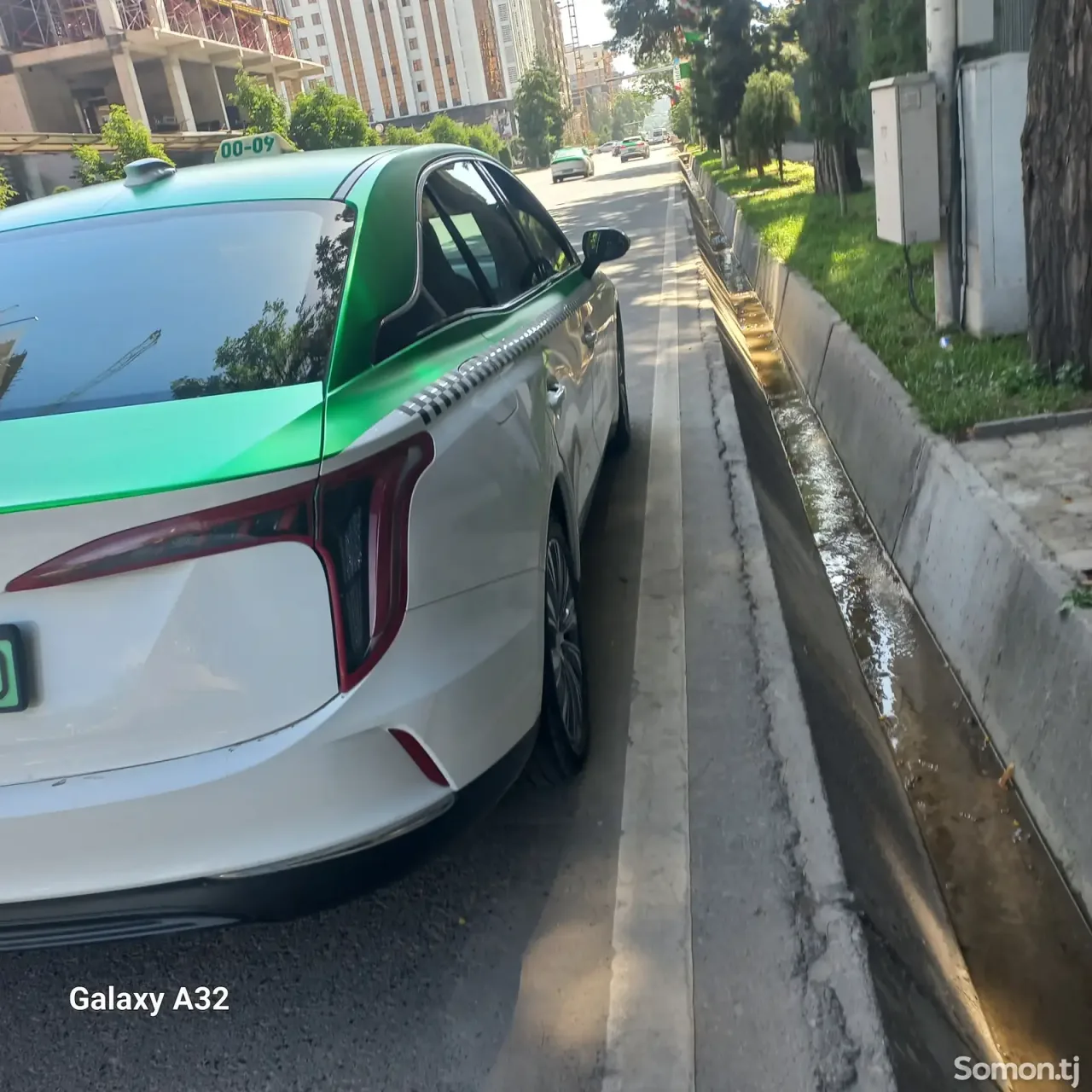 Hongqi E-QM5 2024 · AMT