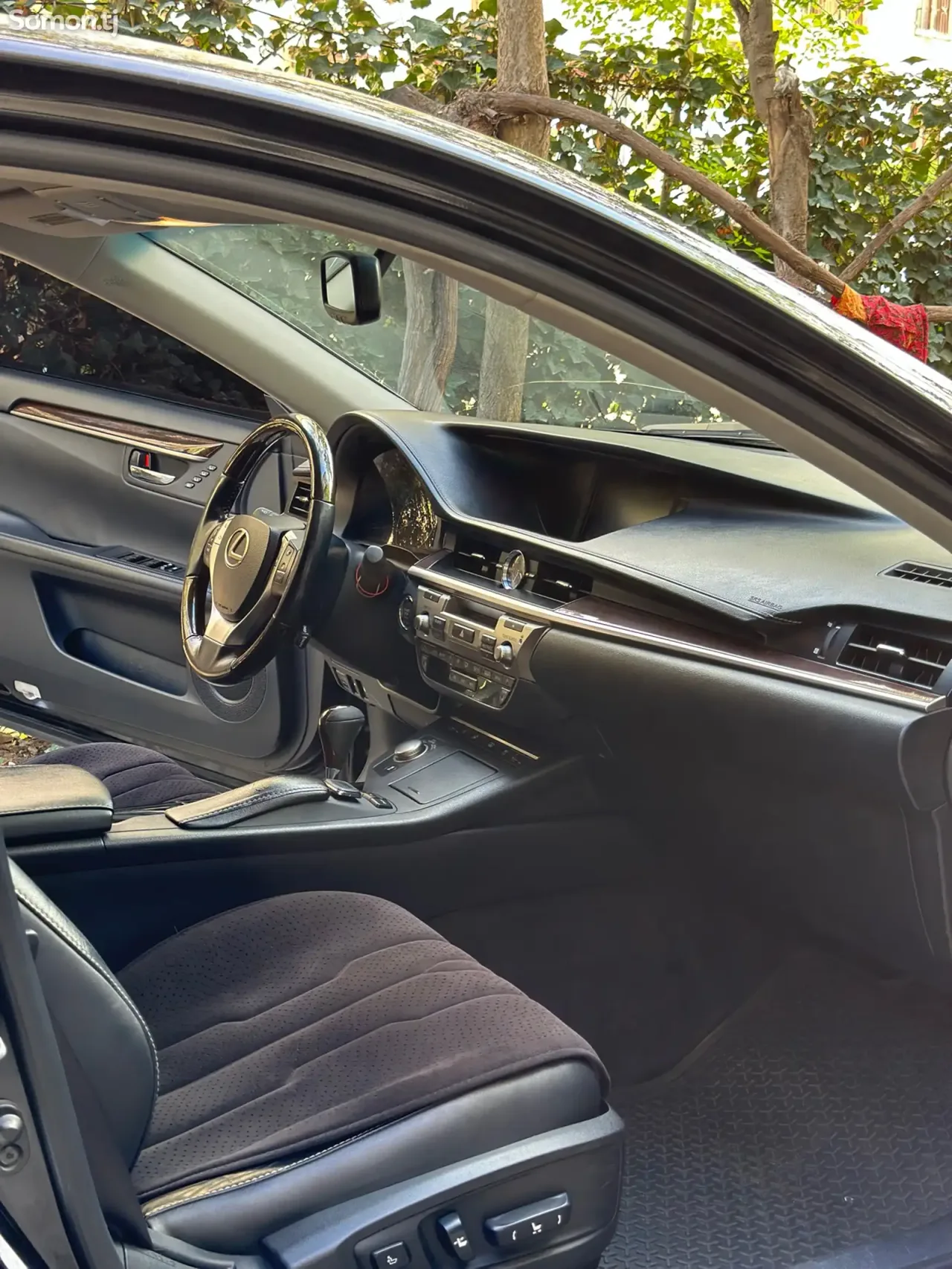 Lexus ES series 2015 · 3.5 AT