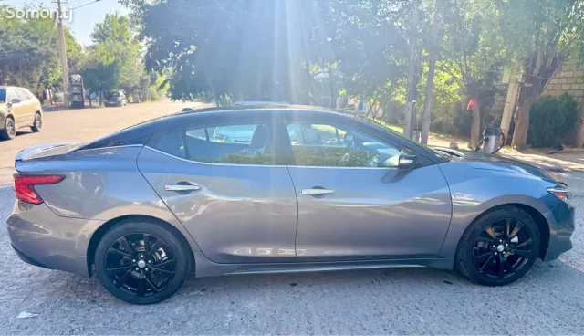 Nissan Maxima 2017 · 3.5 AT