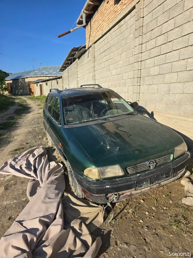 Opel Astra F 1996 · 1.6 MT
