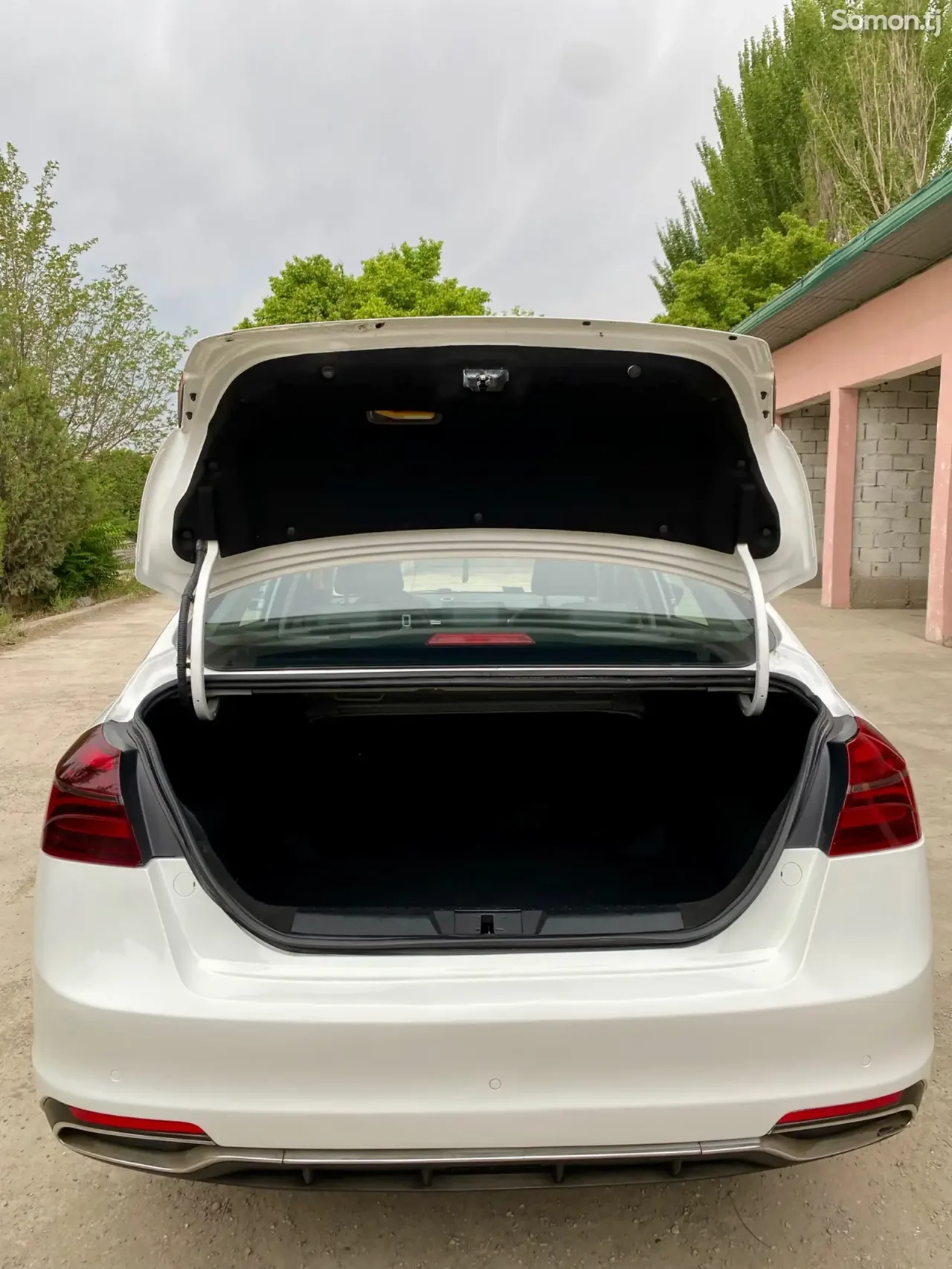 Geely Emgrand 2020 · AT