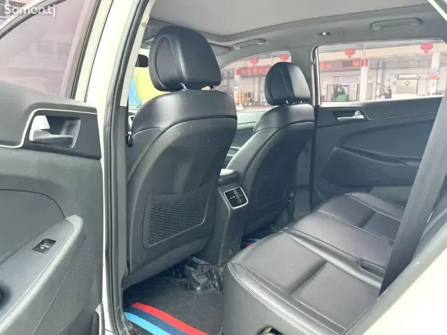Hyundai Tucson 2016 · 1.6 AT