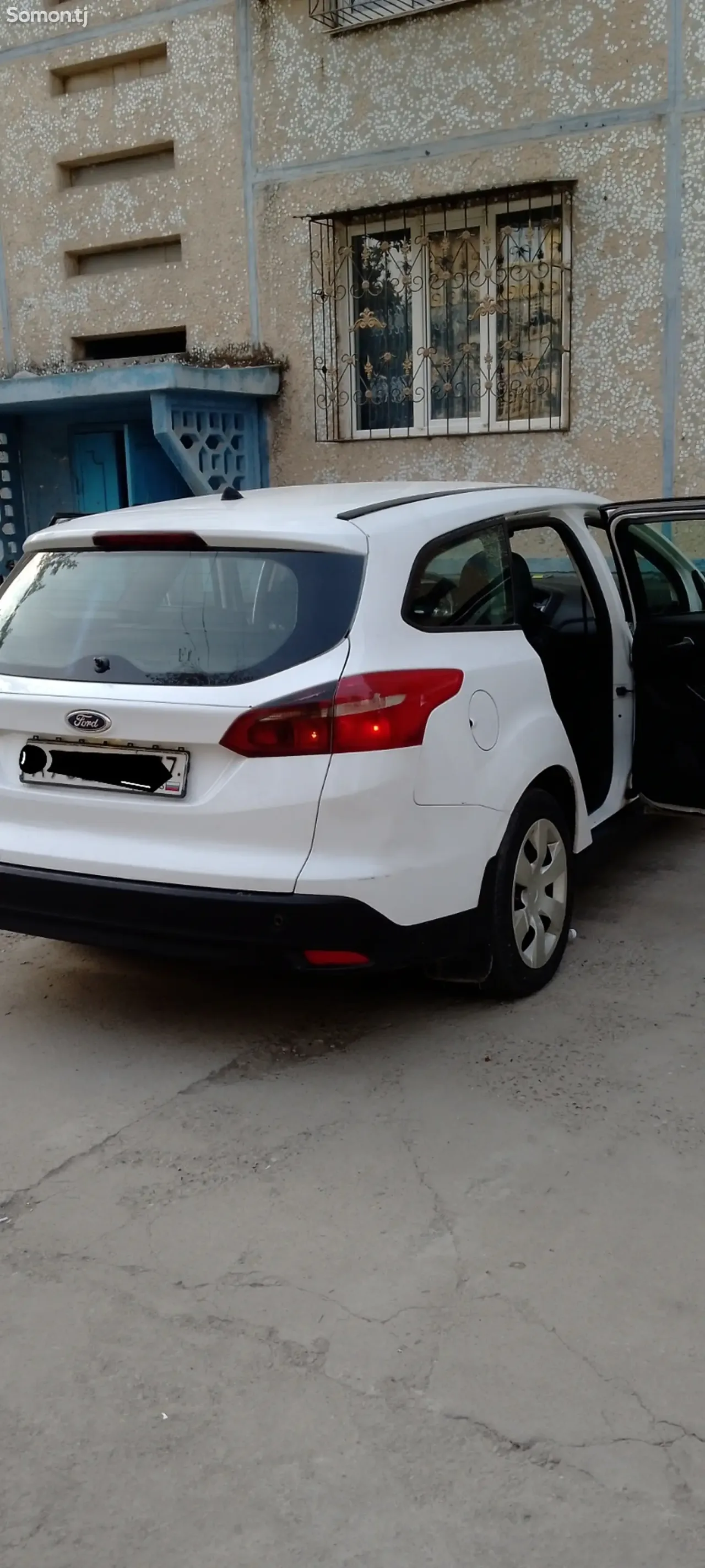 Ford Focus 2013 · 1.6 MT