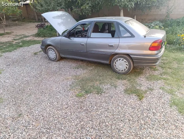 Opel Astra F 1996 · 1.6 MT
