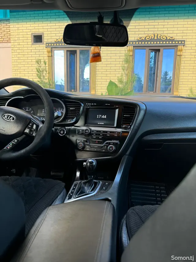 Kia K5 2011 · 2.2 AT