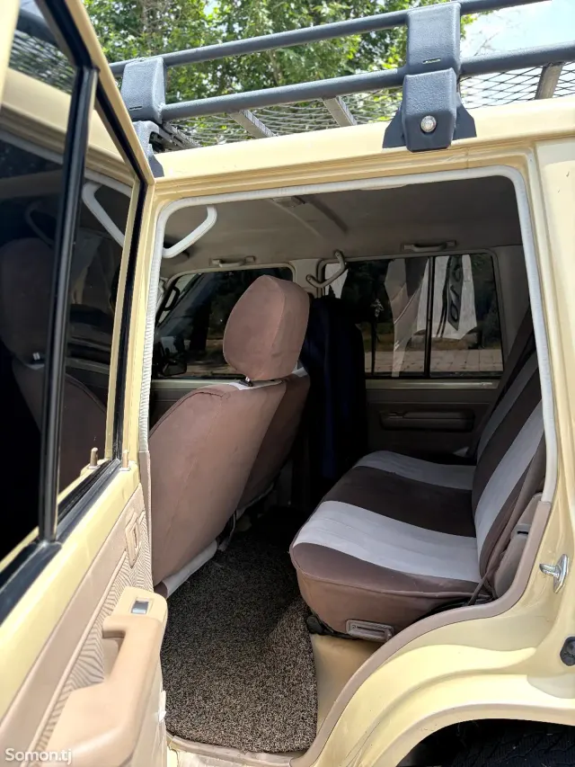 Toyota Land Cruiser 2012 · 4.7 MT