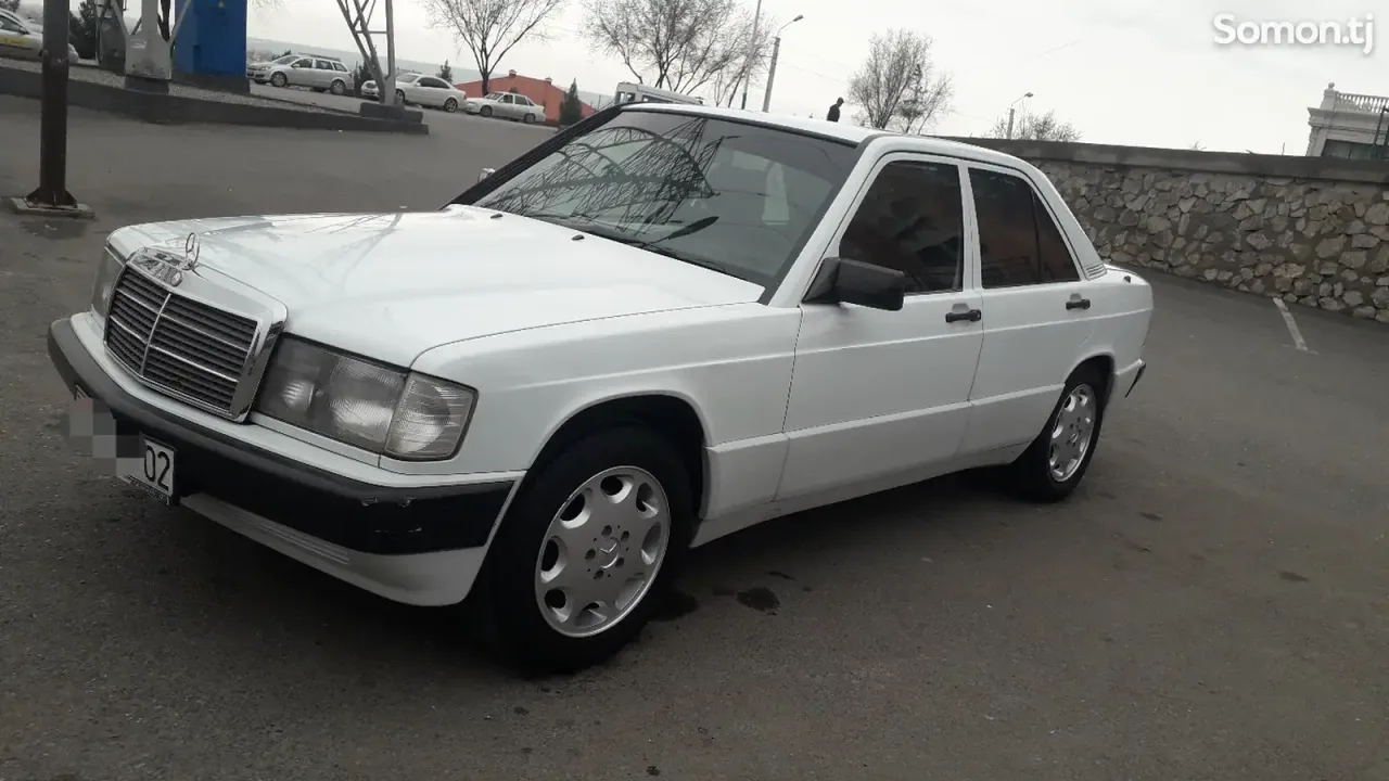 Mercedes-Benz W201 1991 · 1.8 MT
