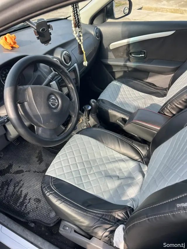Nissan Almera 2014 · 1.6 MT