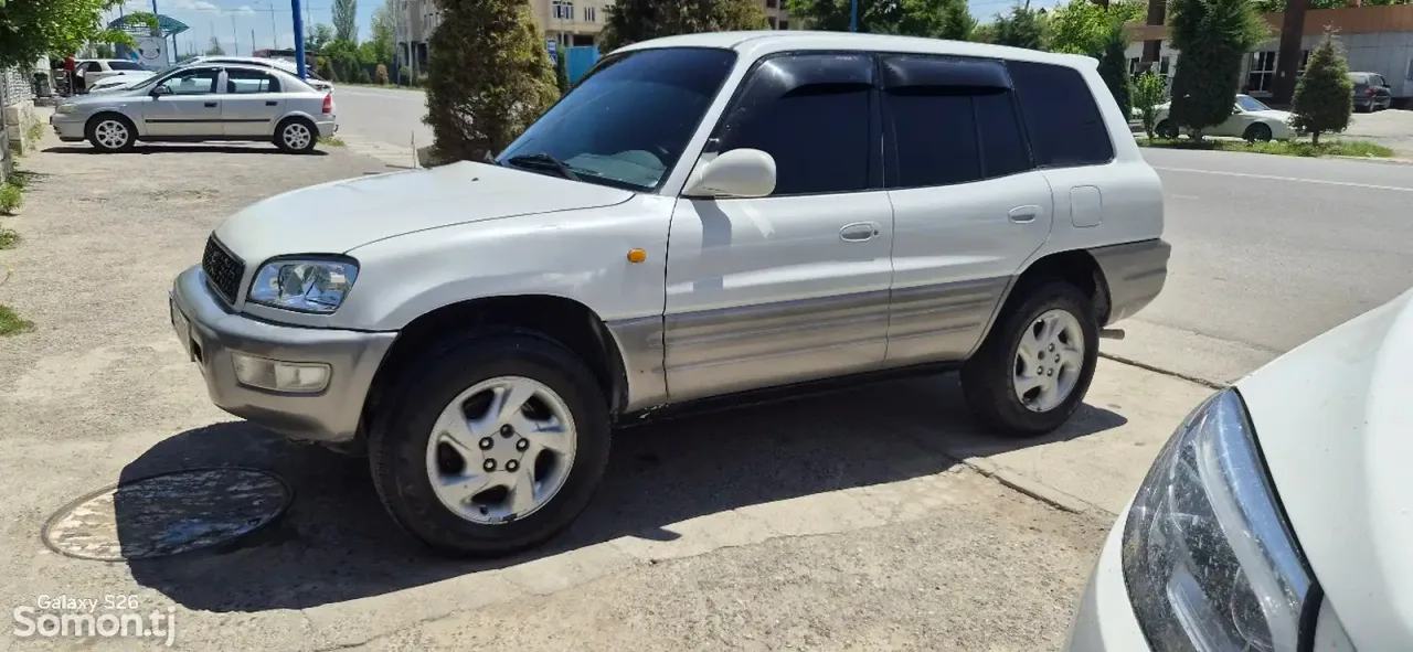 Toyota RAV 4 1997 · 2.0 AT