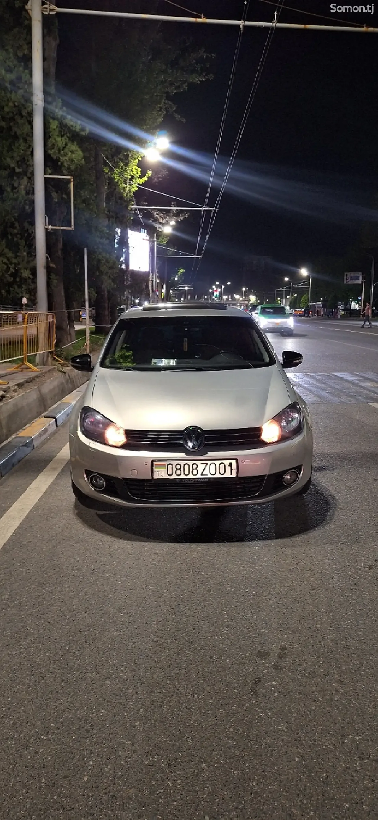 Volkswagen Golf 2012 · 1.6 MT