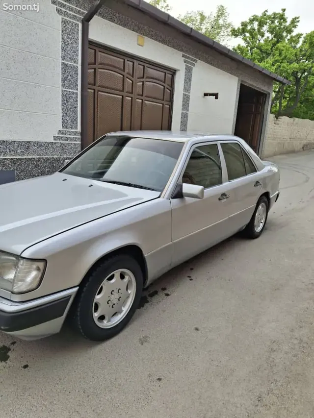 Mercedes-Benz W124 1991 · 2.5 MT