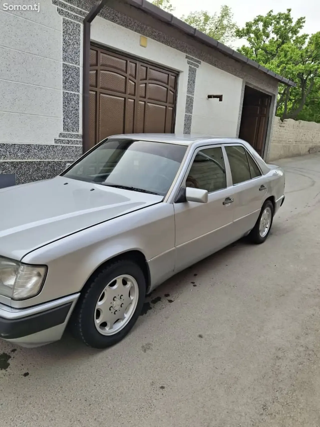 Mercedes-Benz W124 1991 · 2.5 MT