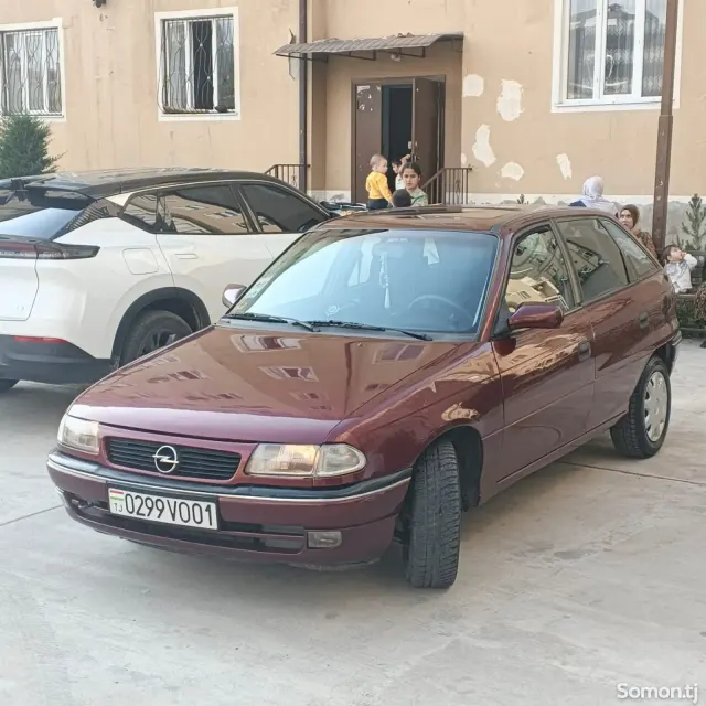 Opel Astra F 1996 · 1.6 MT