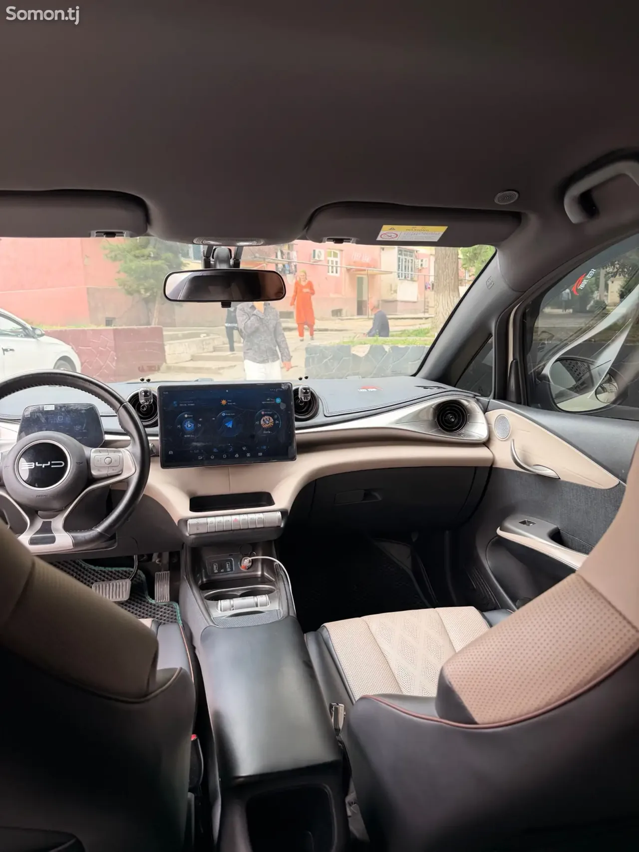BYD Dolphin 2023 · AT