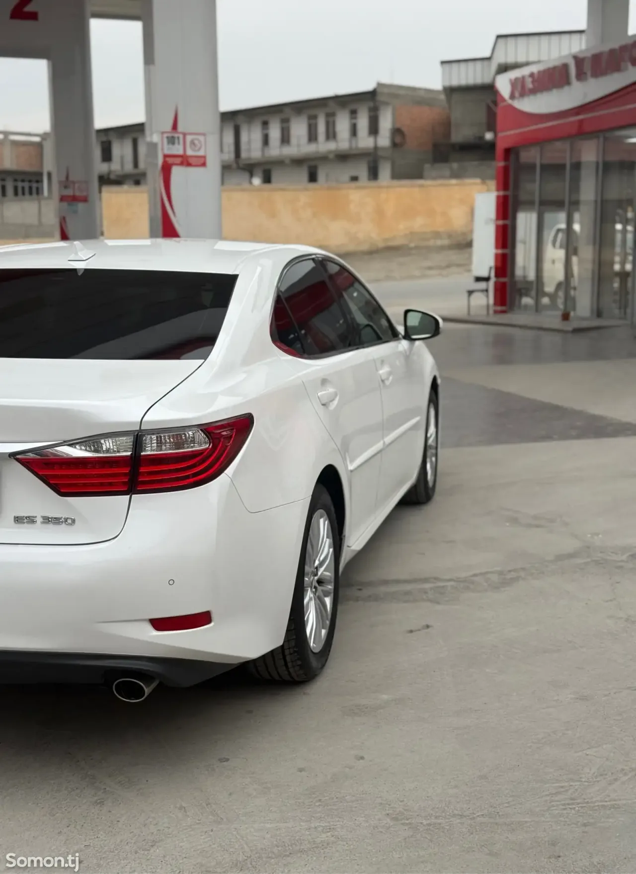 Lexus ES series 2013 · 3.5 AT