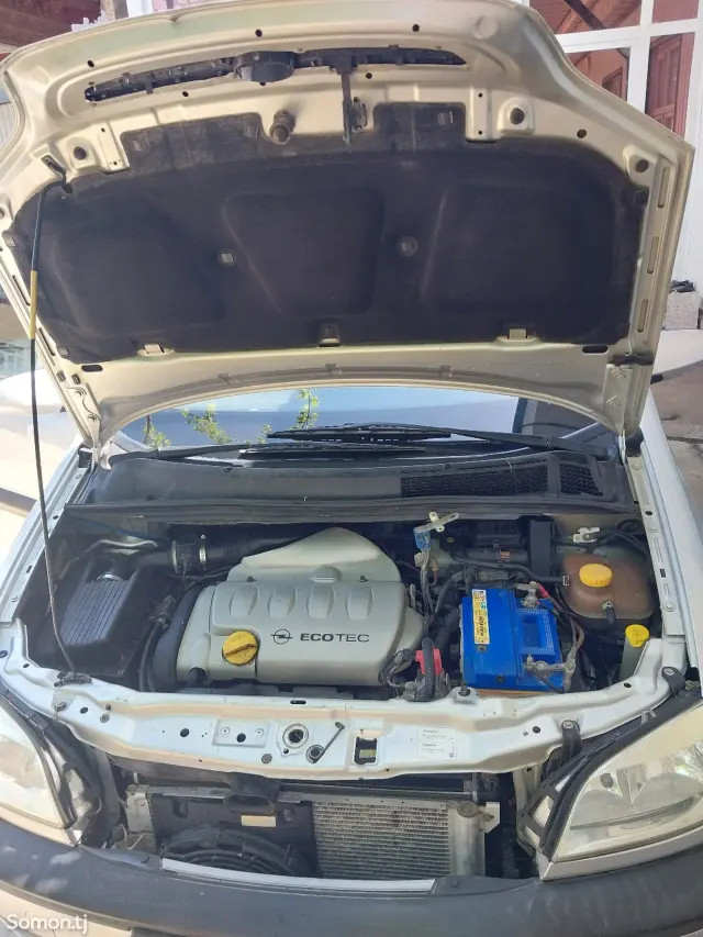Opel Zafira 2002 · 1.8 MT