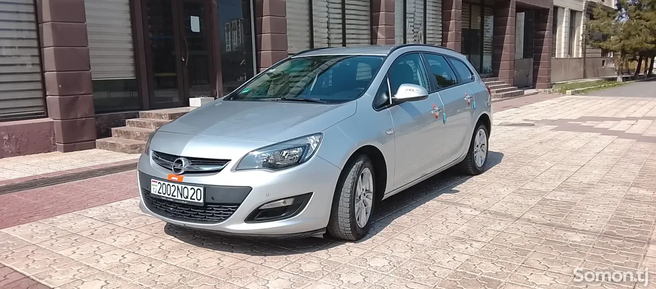 Opel Astra J 2014 · 1.4 MT