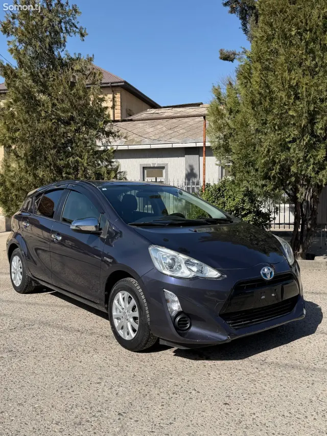 Toyota Aqua 2015 · 1.5 AT