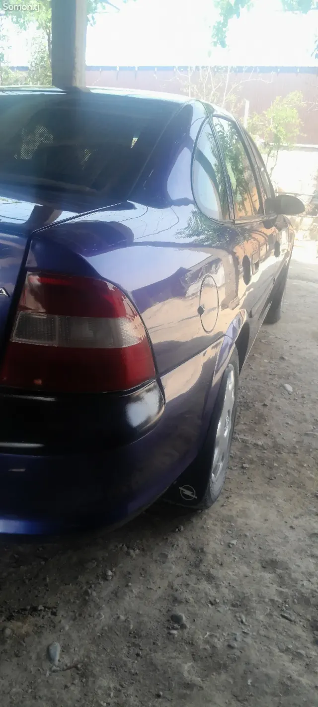Opel Vectra B 1995 · 1.6 MT