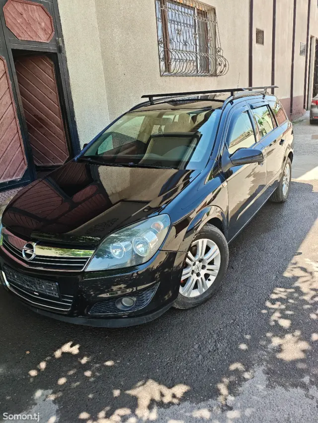 Opel Astra H 2008 · 1.7 MT