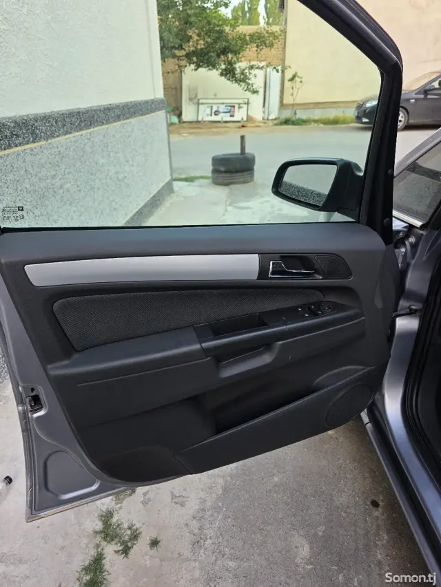 Opel Zafira 2006 · 2.2 AT