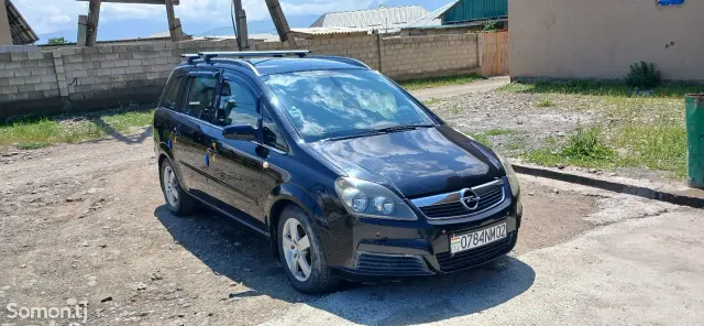Opel Zafira 2006 · 2.2 MT