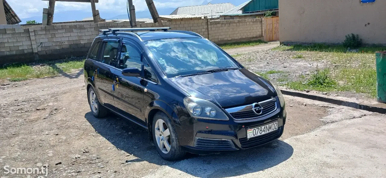 Opel Zafira 2006 · 2.2 MT