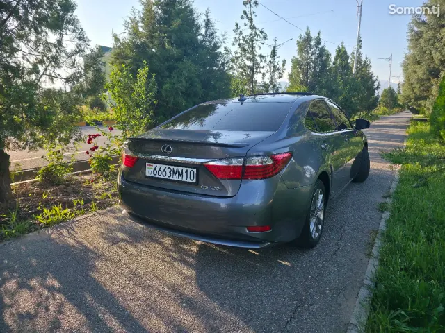 Lexus ES series 2014 · 3.0 AT
