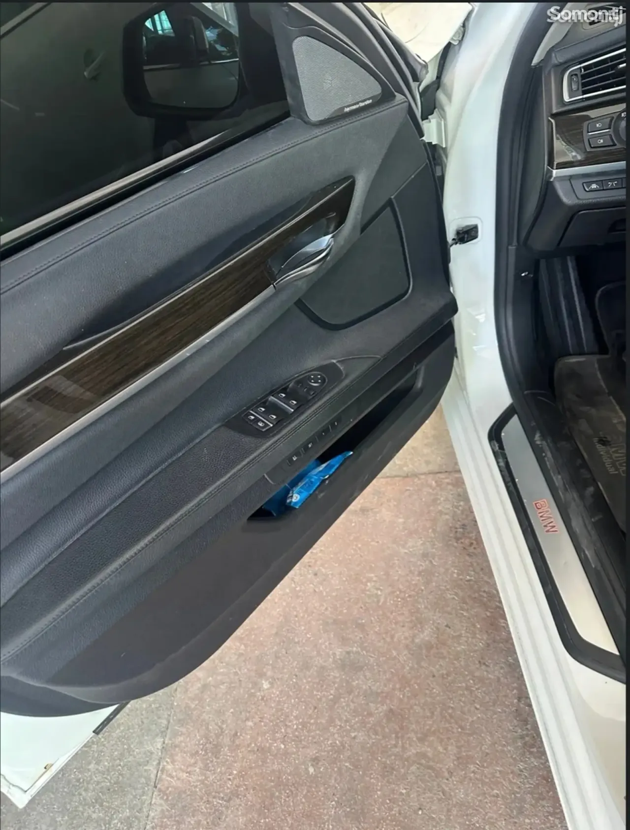 BMW 7 series 2015 · 4.0 AT