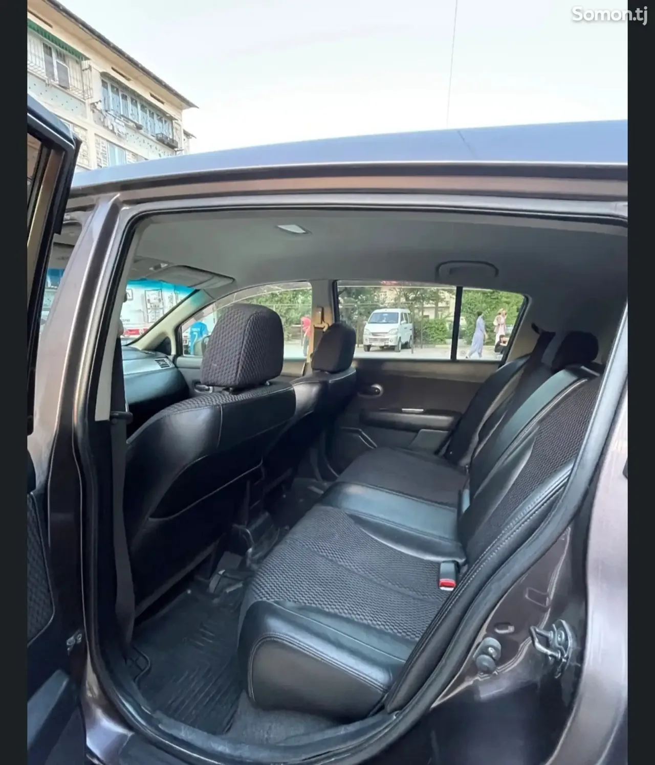 Nissan Tiida 2009 · 1.5 CVT