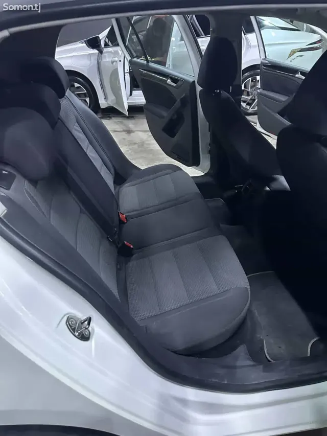 Volkswagen Golf 2010 · 2.0 AT