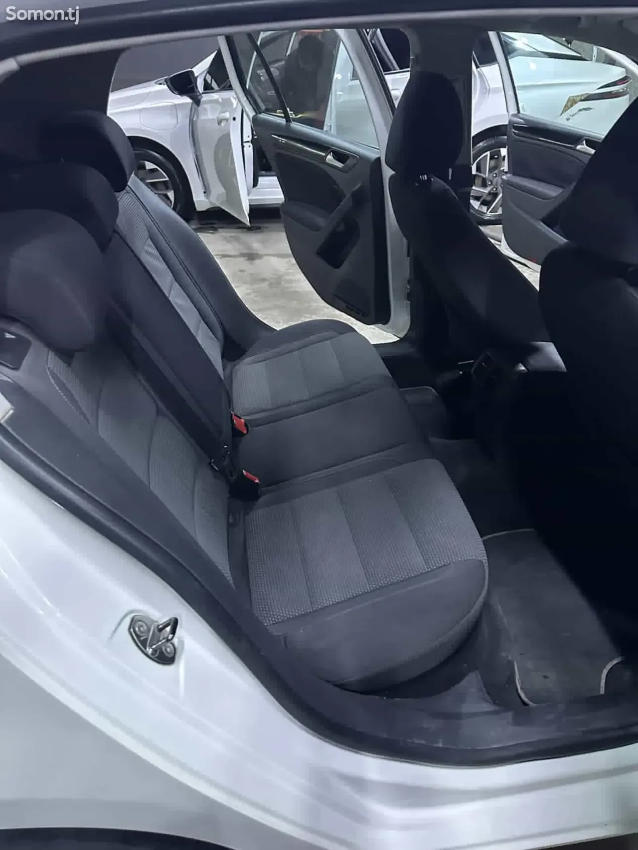 Volkswagen Golf 2010 · 2.0 AT