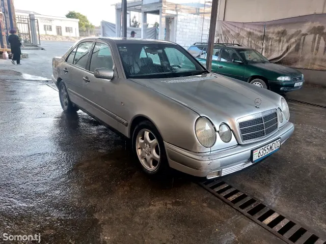 Mercedes-Benz E class 1995 · 2.0 AT