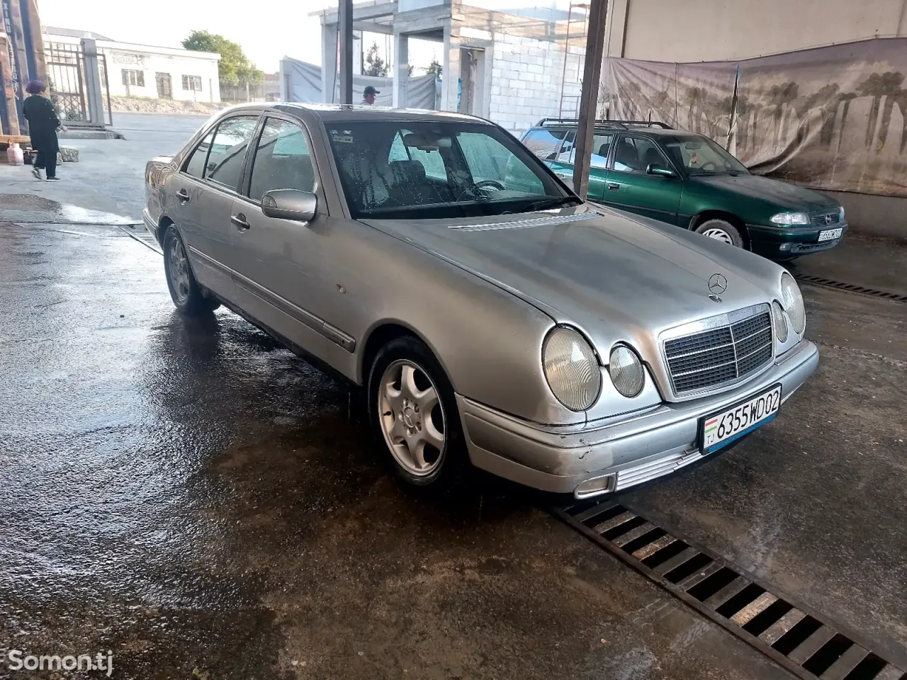 Mercedes-Benz E class 1995 · 2.0 AT