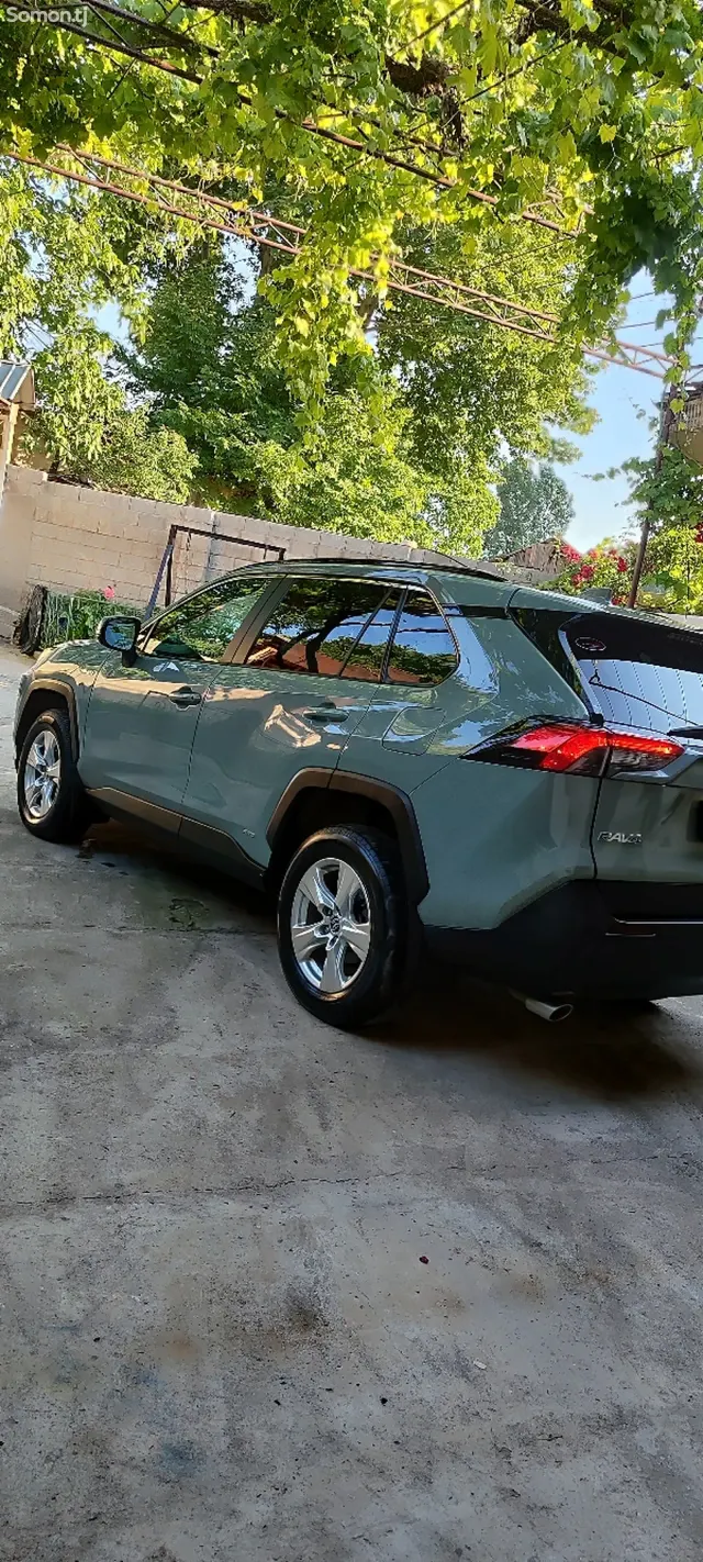 Toyota RAV 4 2022 · 2.5 AT