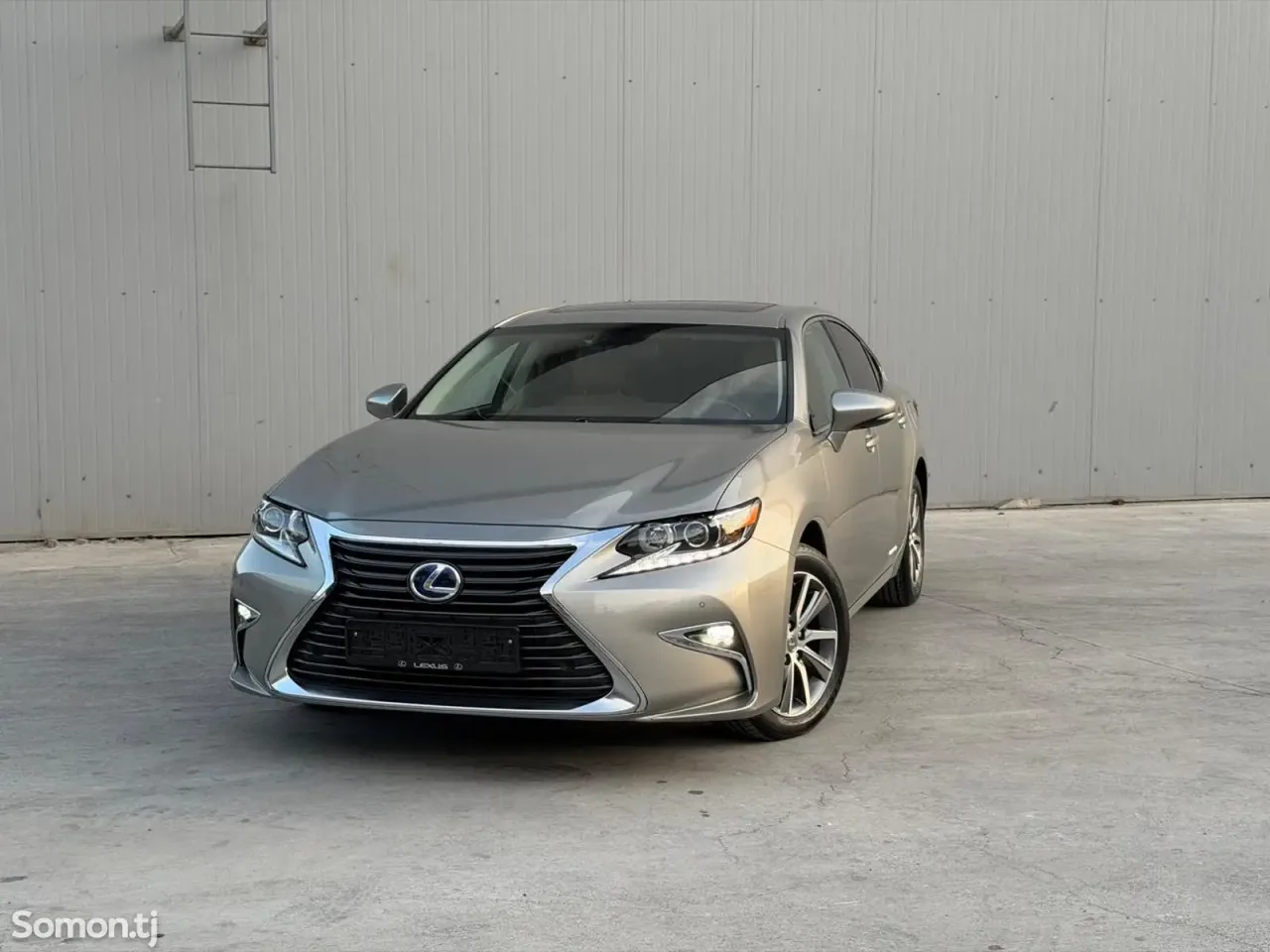 Lexus ES series 2016 · 2.5 AT
