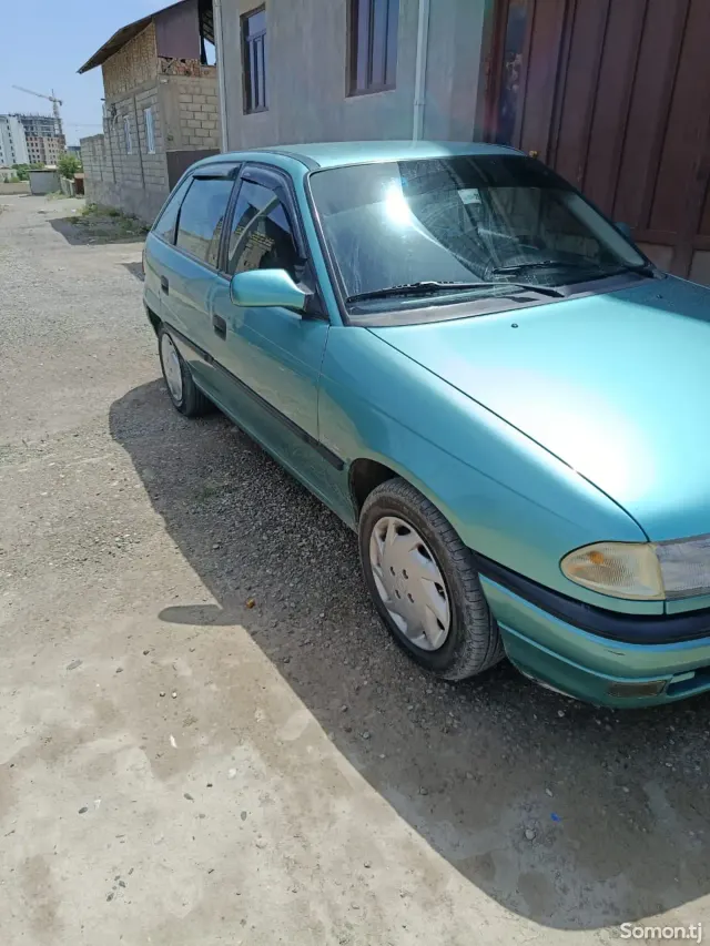 Opel Astra F 1996 · 1.6 MT