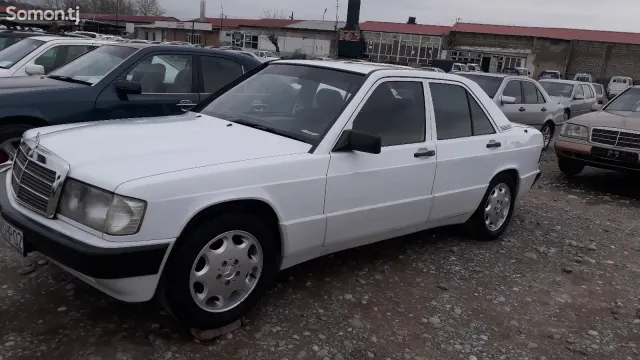 Mercedes-Benz W201 1991 · 1.8 MT