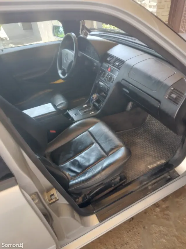 Mercedes-Benz C class 1996 · 2.5 AT