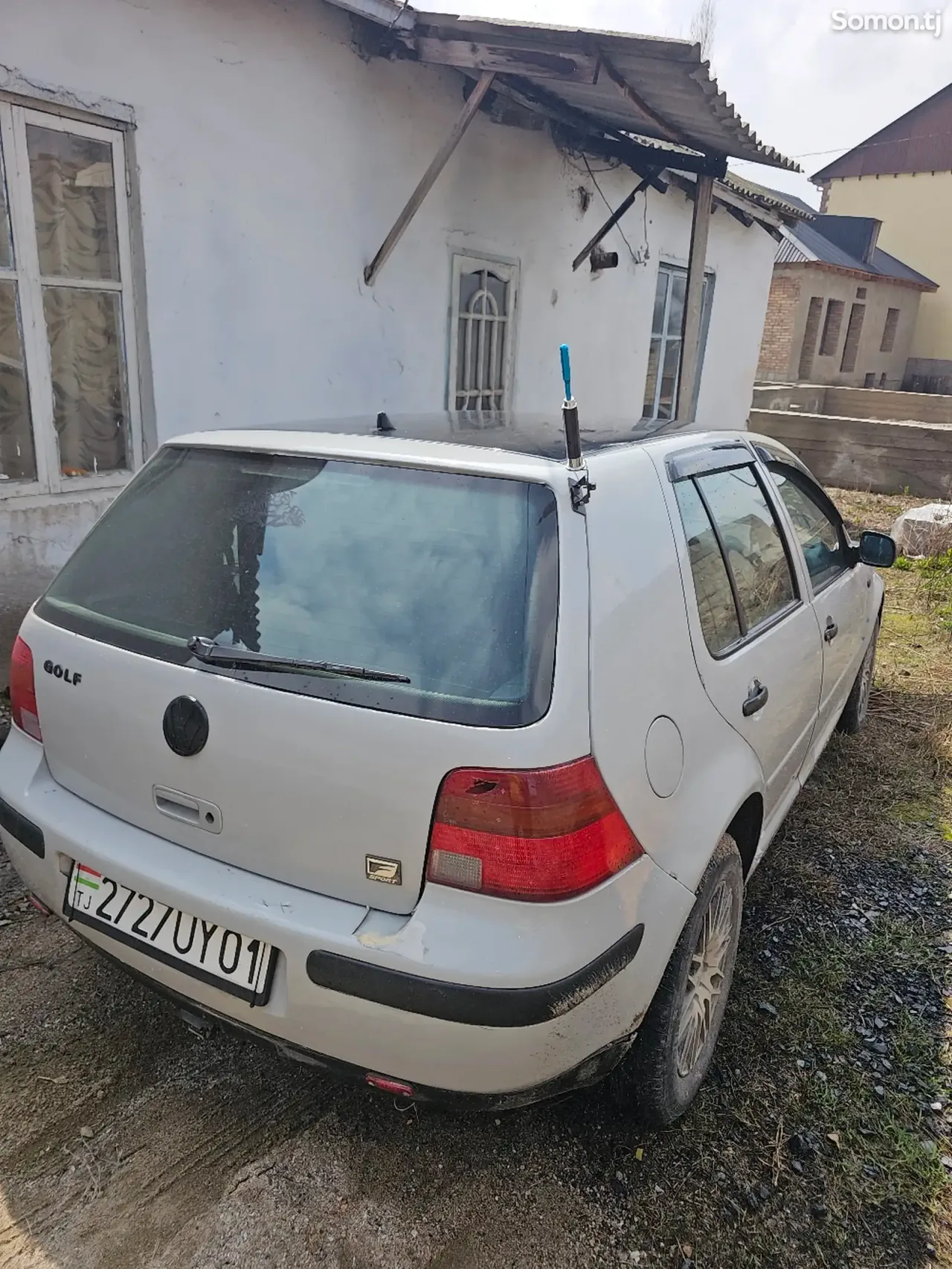Volkswagen Golf 1999 · 1.6 MT