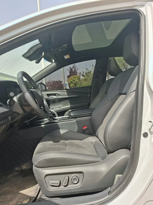 Toyota Camry 2025 · 2.0 AT