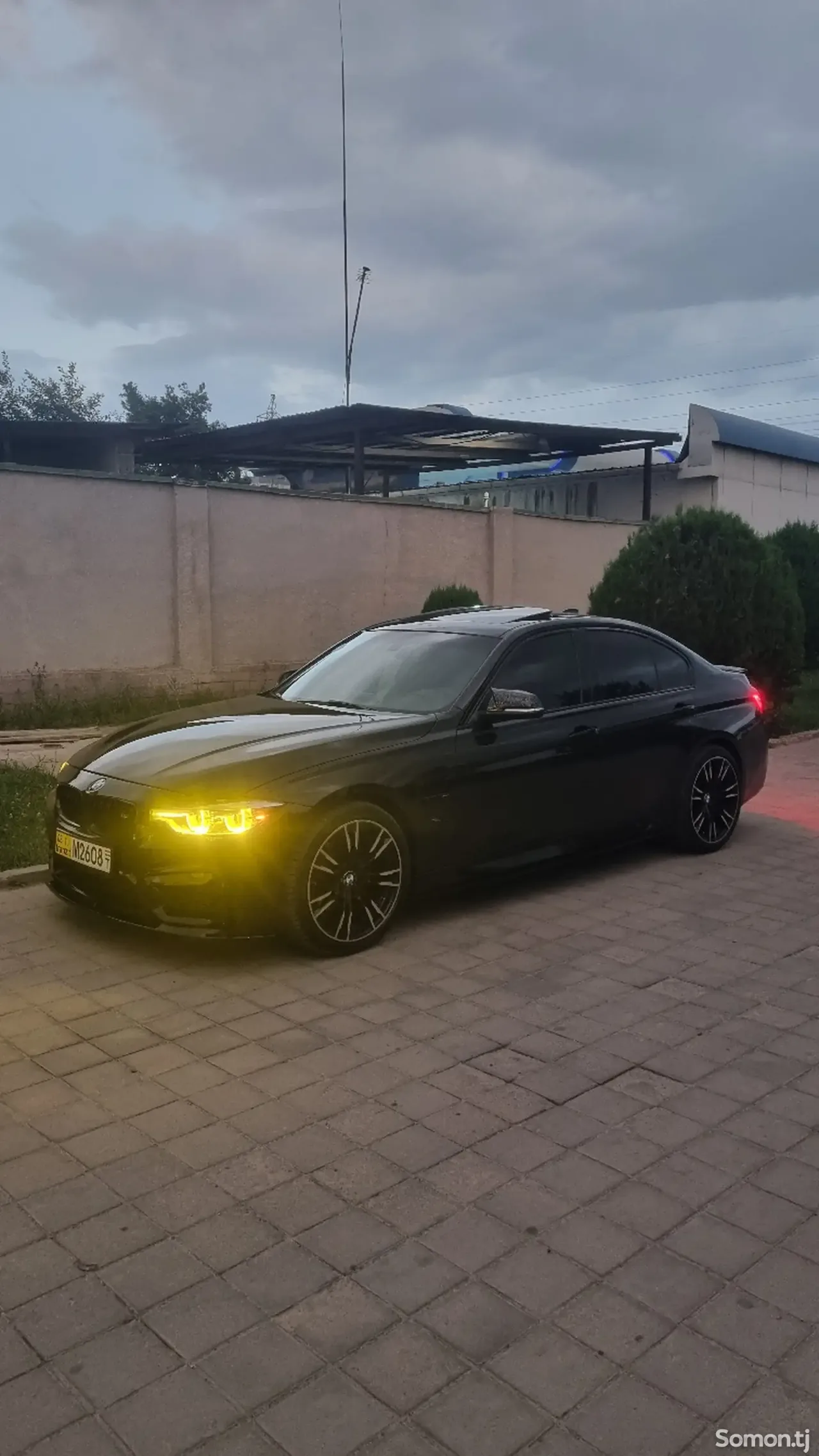 BMW 3 series 2016 · 2.0 AT