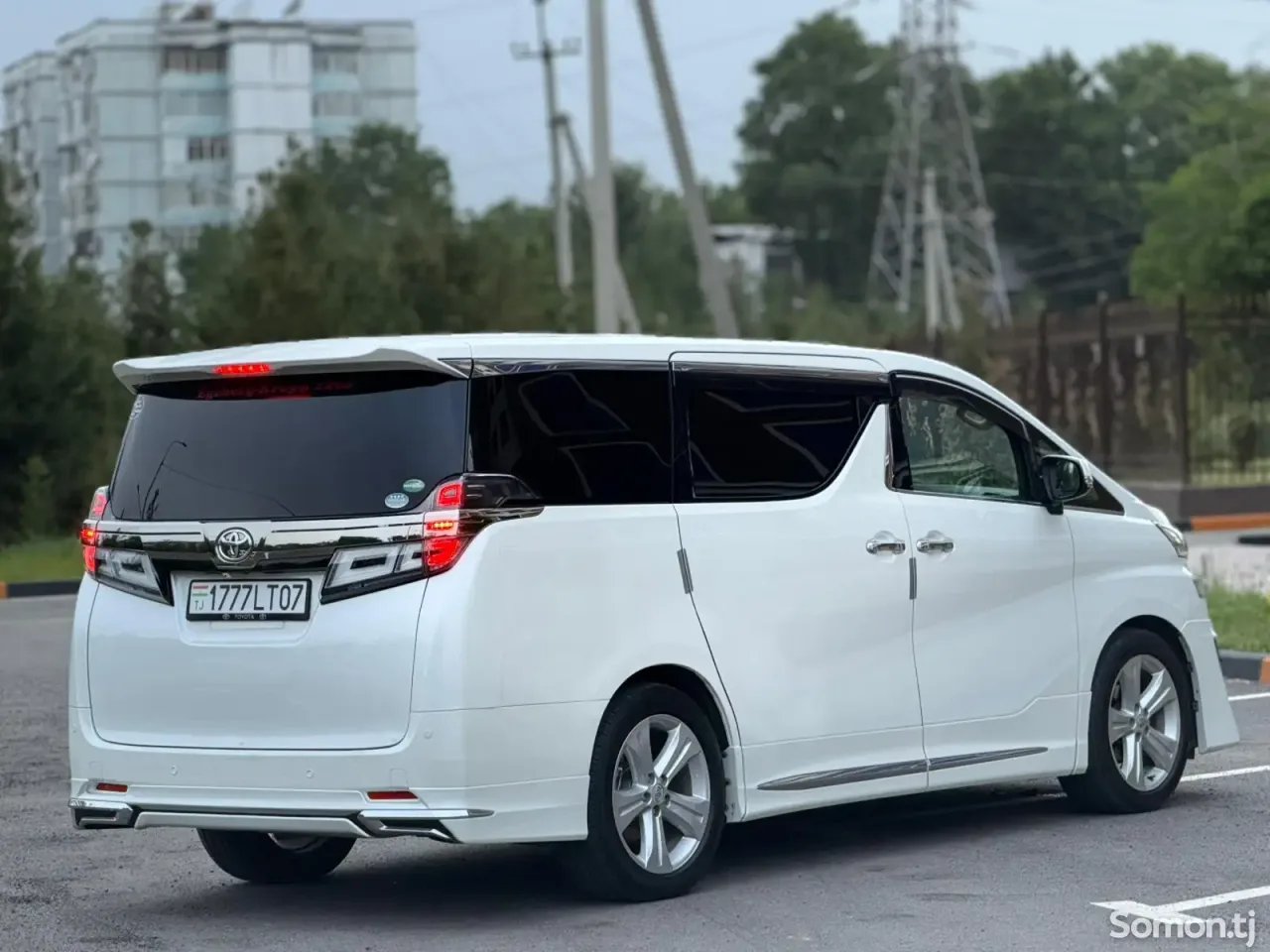 Toyota Vellfire 2016 · 2.5 AT