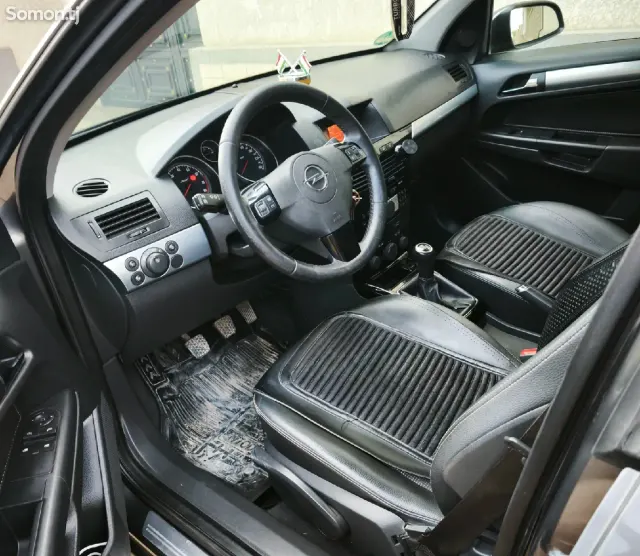 Opel Astra H 2009 · 1.8 MT
