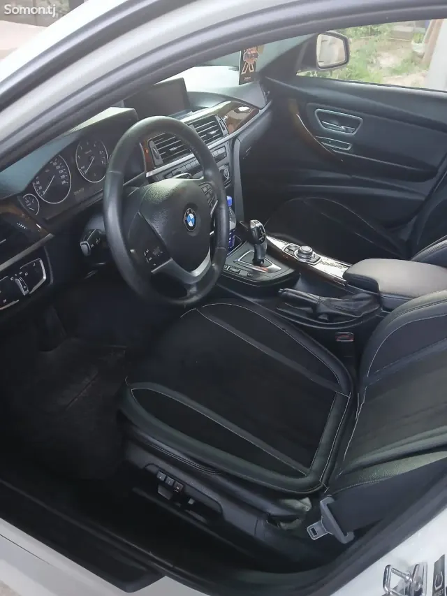 BMW 3 series 2013 · 2.0 AT