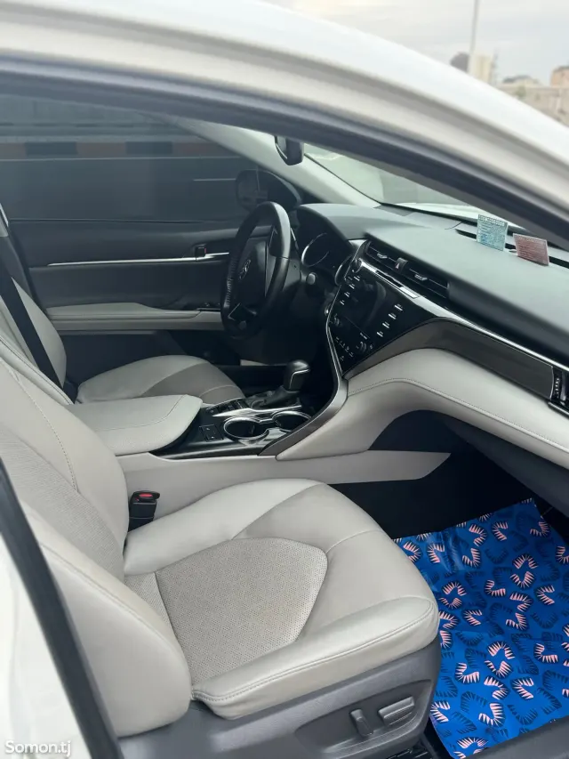 Toyota Camry 2020 · 2.5 AT