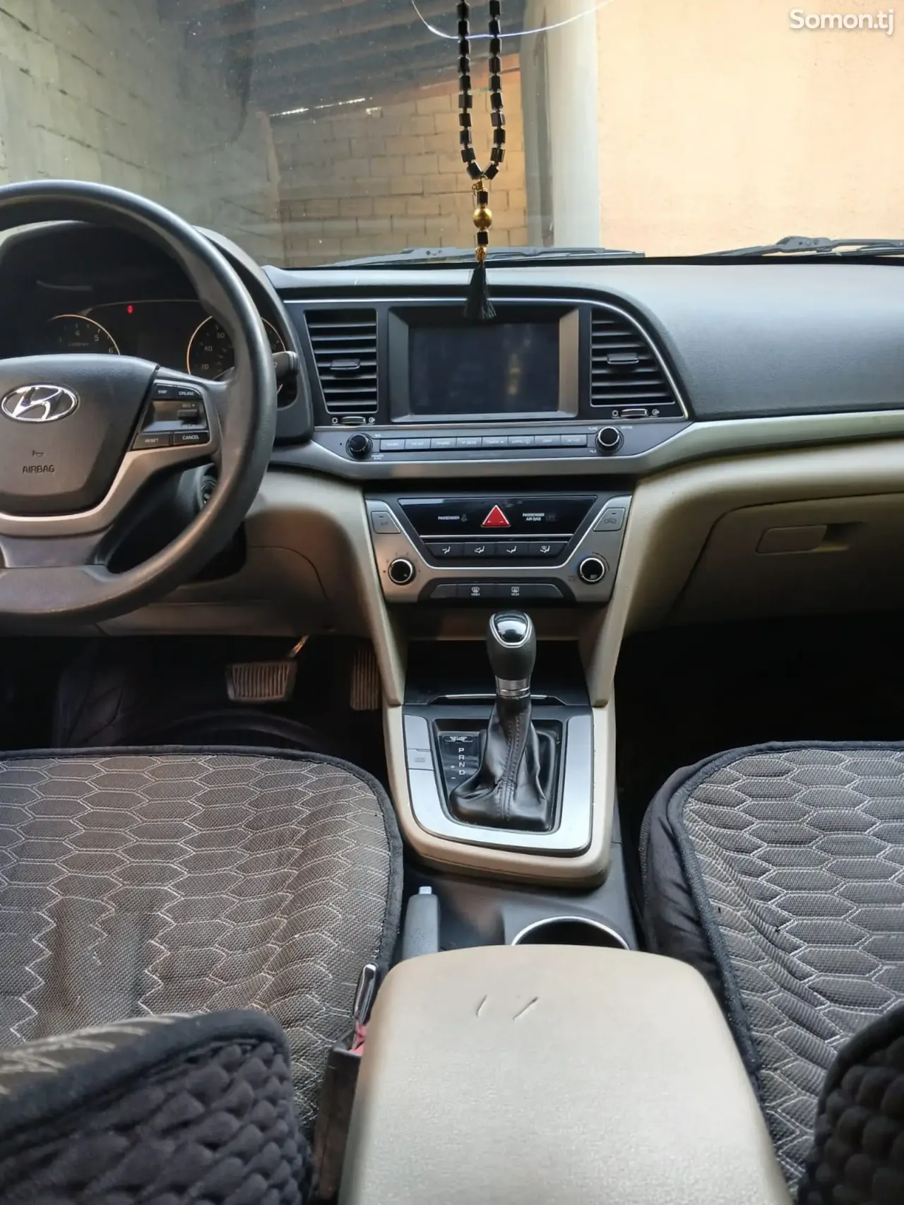Hyundai Elantra 2017 · 2.0 AT